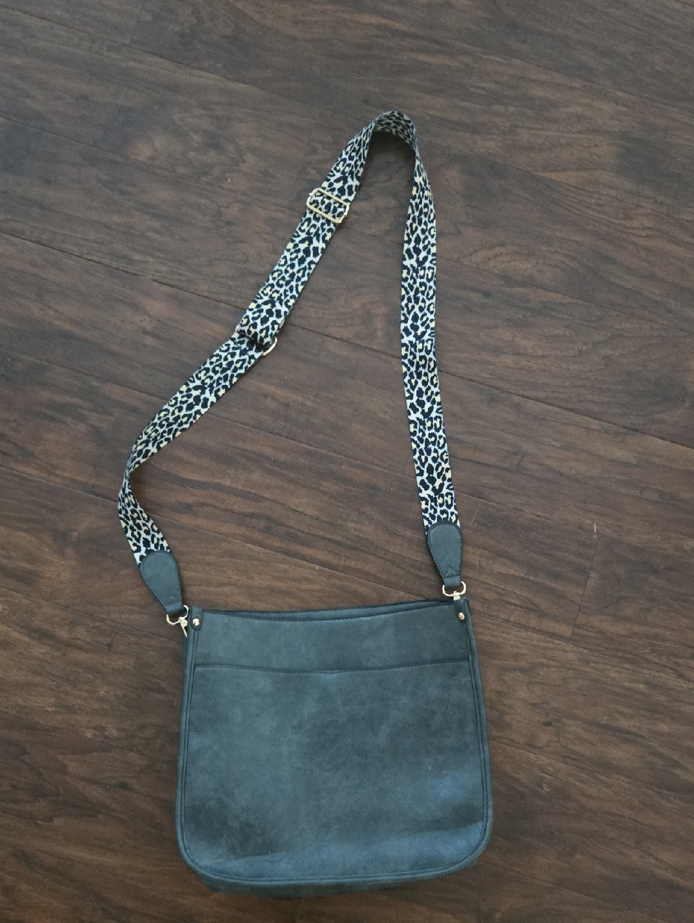 Women’s Crossbody Bag with Leopard Print Strap - Black